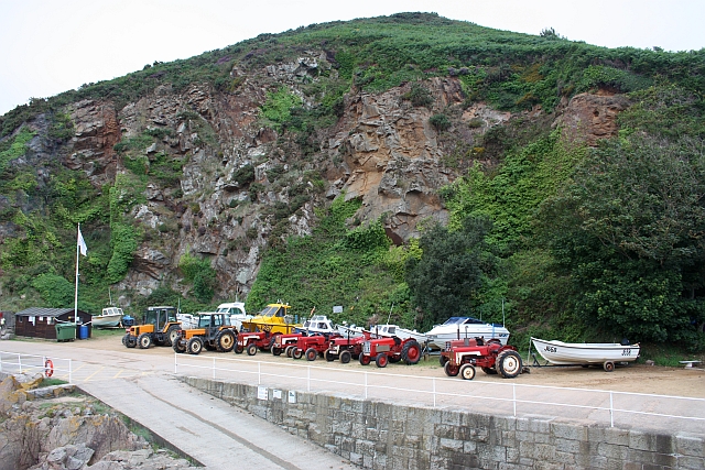 Towing tractors, Le Greve de Lecq