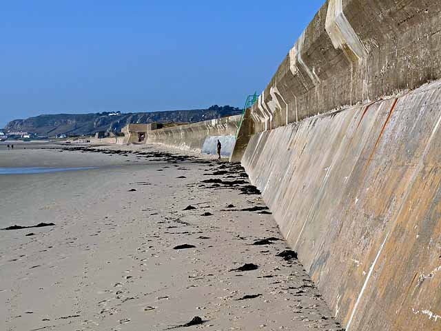 Sea wall at La Crabiere