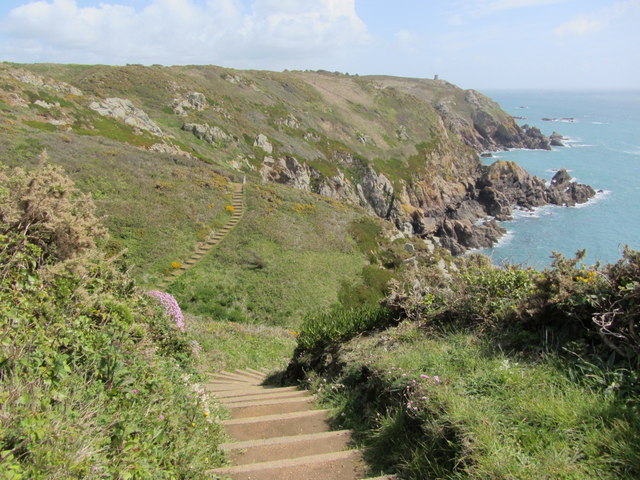 The coastal path near Le Creux Mahie