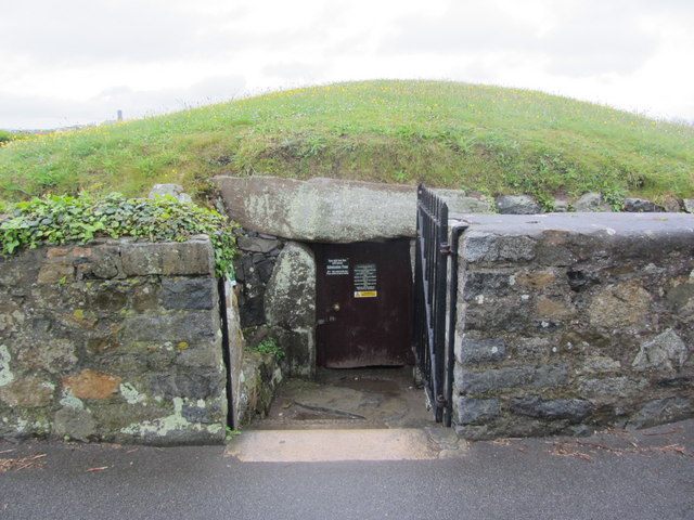Entrance to Dehus Dolmen