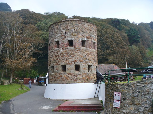 Fermain Bay - Loophole Tower