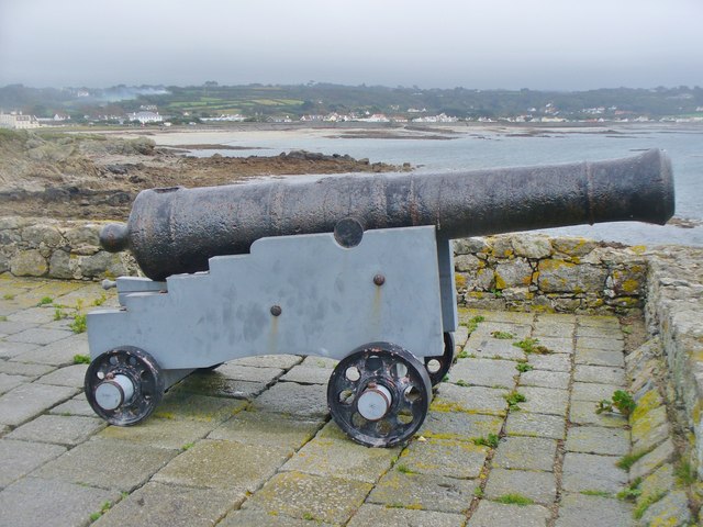 Fort Saumarez - Cannon
