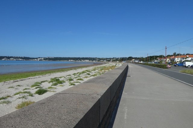 Path along the sea wall