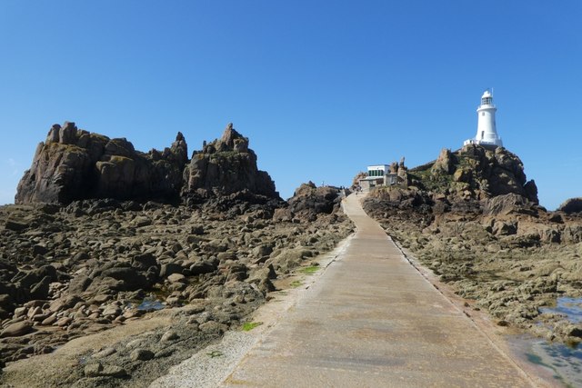 La CorbiÃ¨re lighthouse causeway