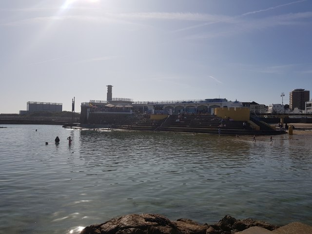 Swimming at Havre des Pas Lido