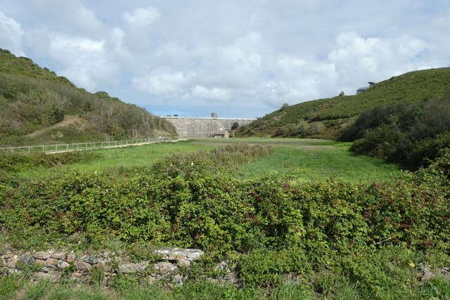 Reservoir dam wall